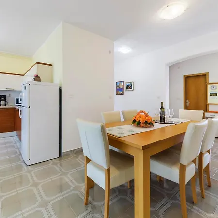 Apartman 3 Bedroom Amazing In *