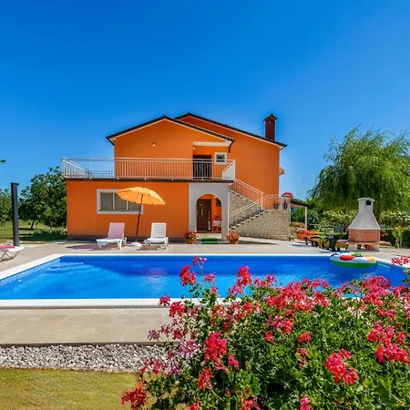 3 Bedroom Amazing In Apartman Nedescina